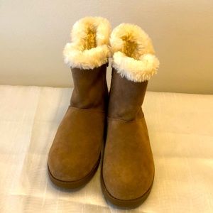 Women’s low boots, tan with faux fur lining/trim